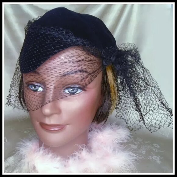 Black Velvet Hat, Cloche, Casque Vintage Film Noir Headwear VFG 30s 1930s - Picture 3 of 12